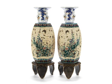 Ein Paar außergewöhnliche Vasen