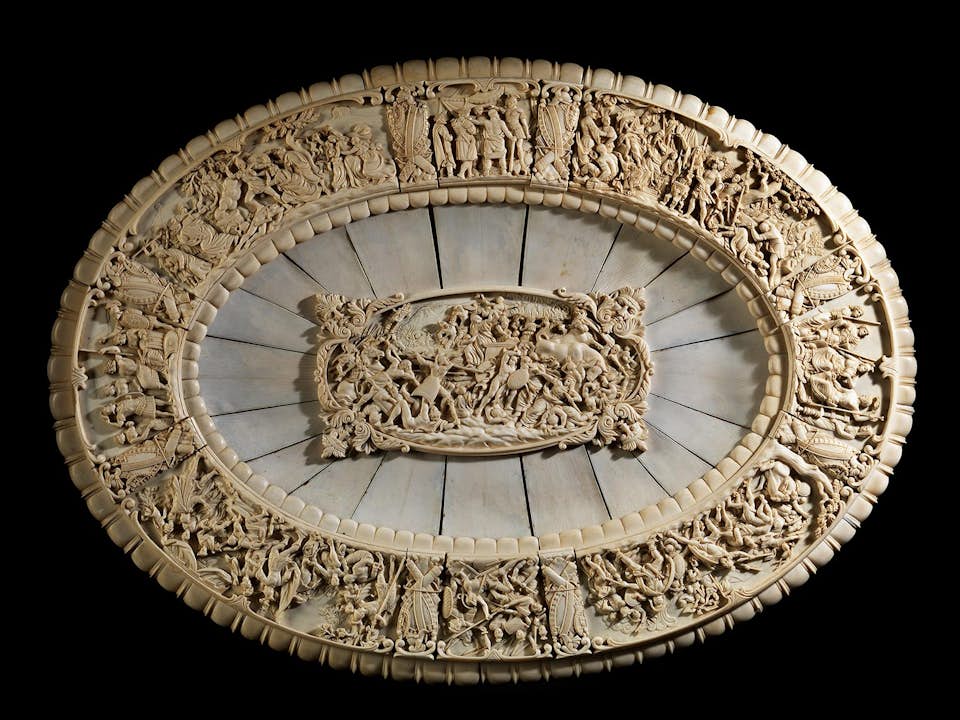 Elfenbeinprunkplatte mit Szenen aus der römischen Antike