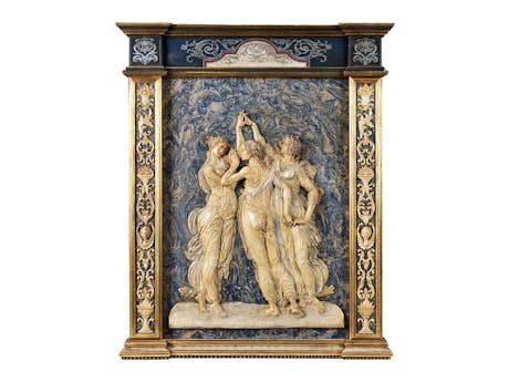 Großes, dekoratives Ädikula-Relief mit Darstellung der Drei Grazien