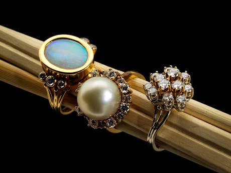 Drei Ringe mit Opal, Perle und Brillanten