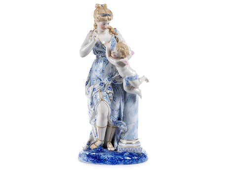 Porzellanfigur: Göttin Hera mahnt das Amorknäblein