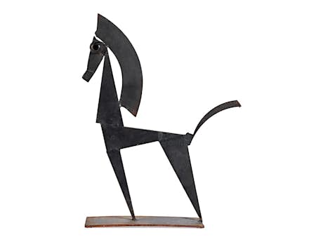Skulptur eines Pferdes in Formgestaltung einer archaischen griechischen Plastik