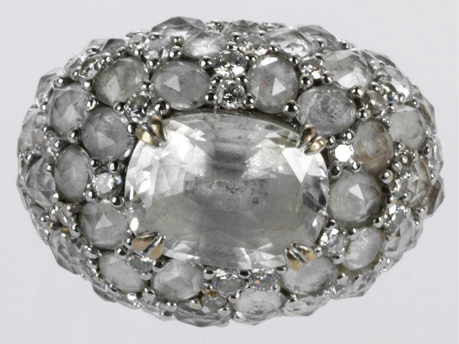 Detailabbildung: Weißer Saphir-Diamantring