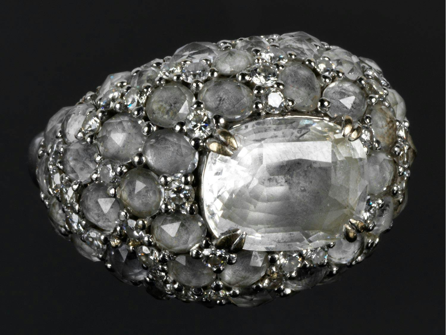 Detailabbildung: Weißer Saphir-Diamantring