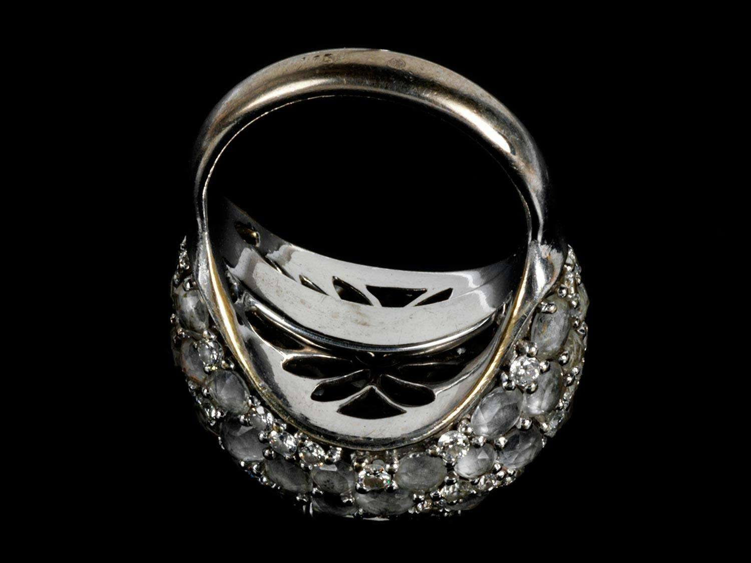 Detailabbildung: Weißer Saphir-Diamantring