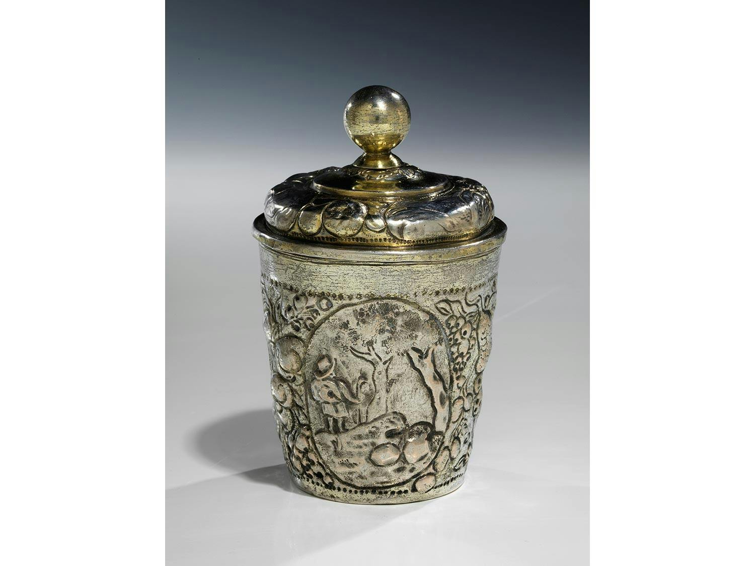 Barocker Deckelbecher