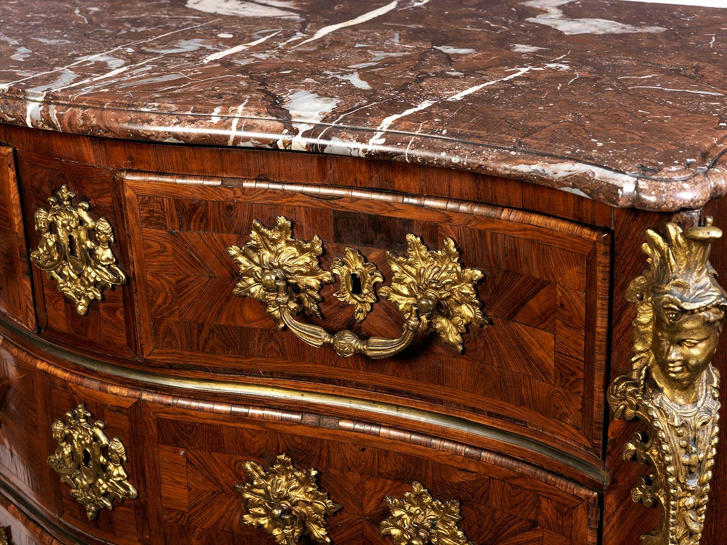 Detailabbildung: Elegante und bedeutende Régence-Kommode