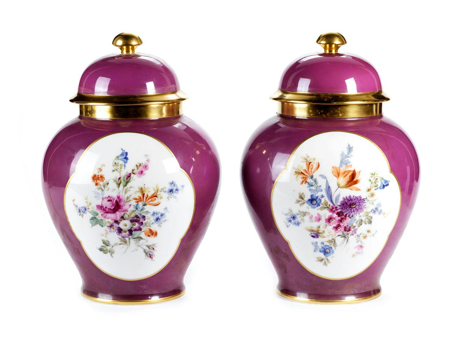 Paar Porzellan-Deckelvasen