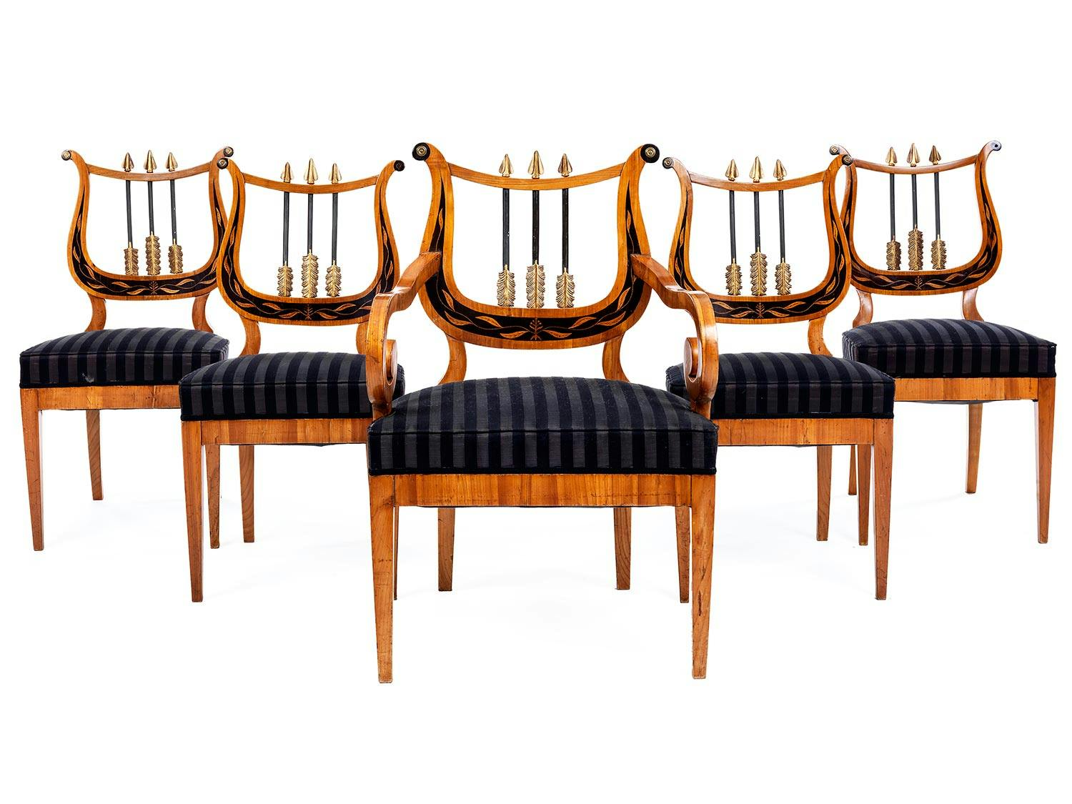 Satz von vier Empire-Stühlen und einem Armlehnstuhl