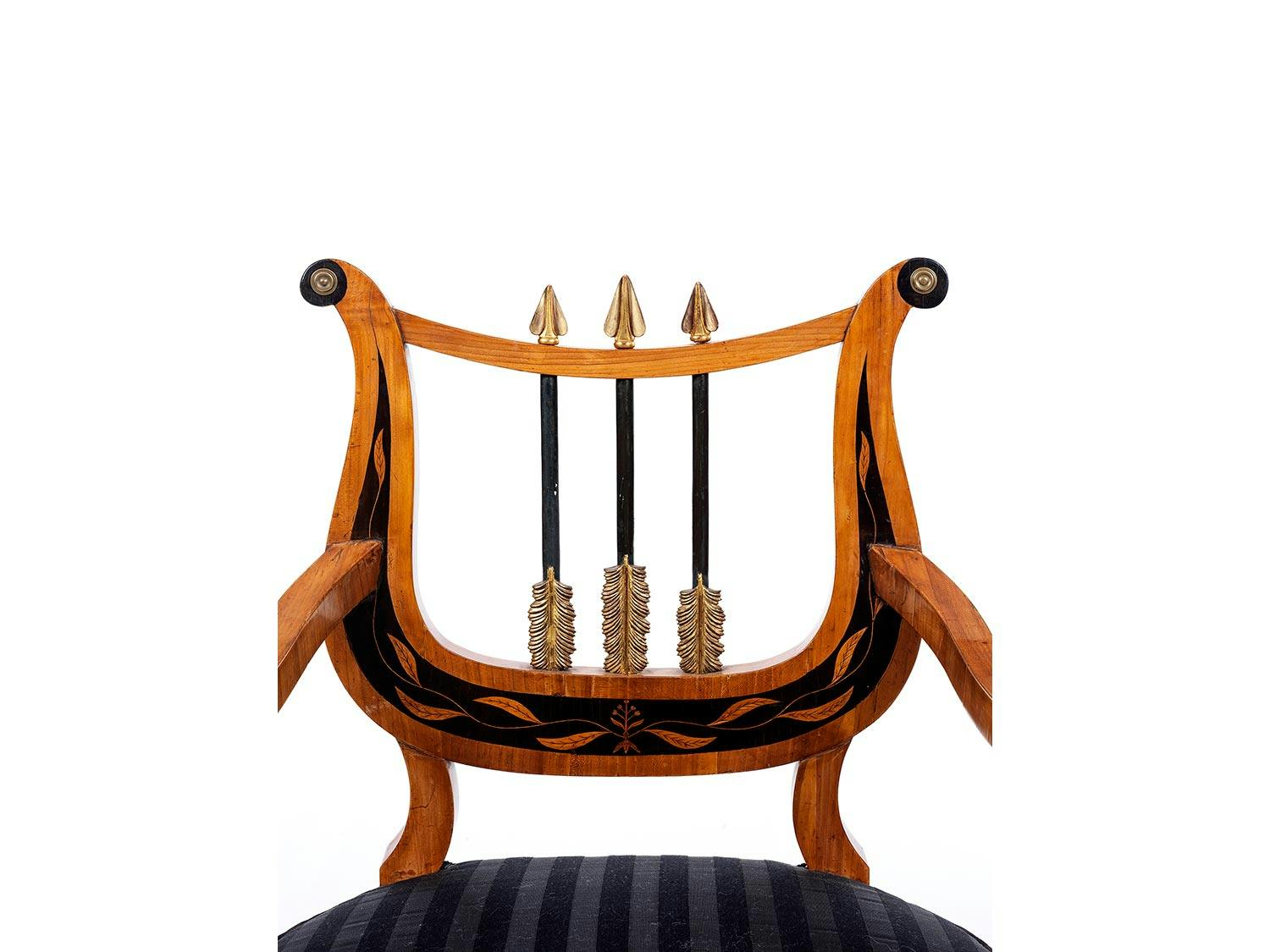 Detailabbildung: Satz von vier Empire-Stühlen und einem Armlehnstuhl