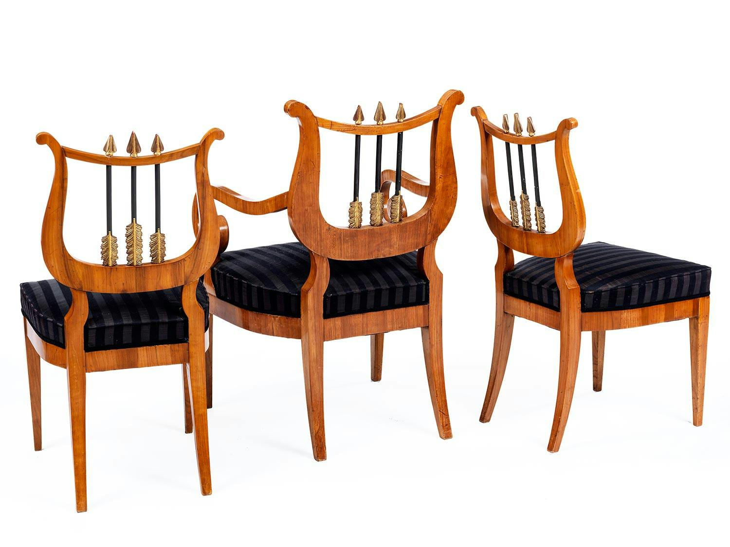 Detailabbildung: Satz von vier Empire-Stühlen und einem Armlehnstuhl