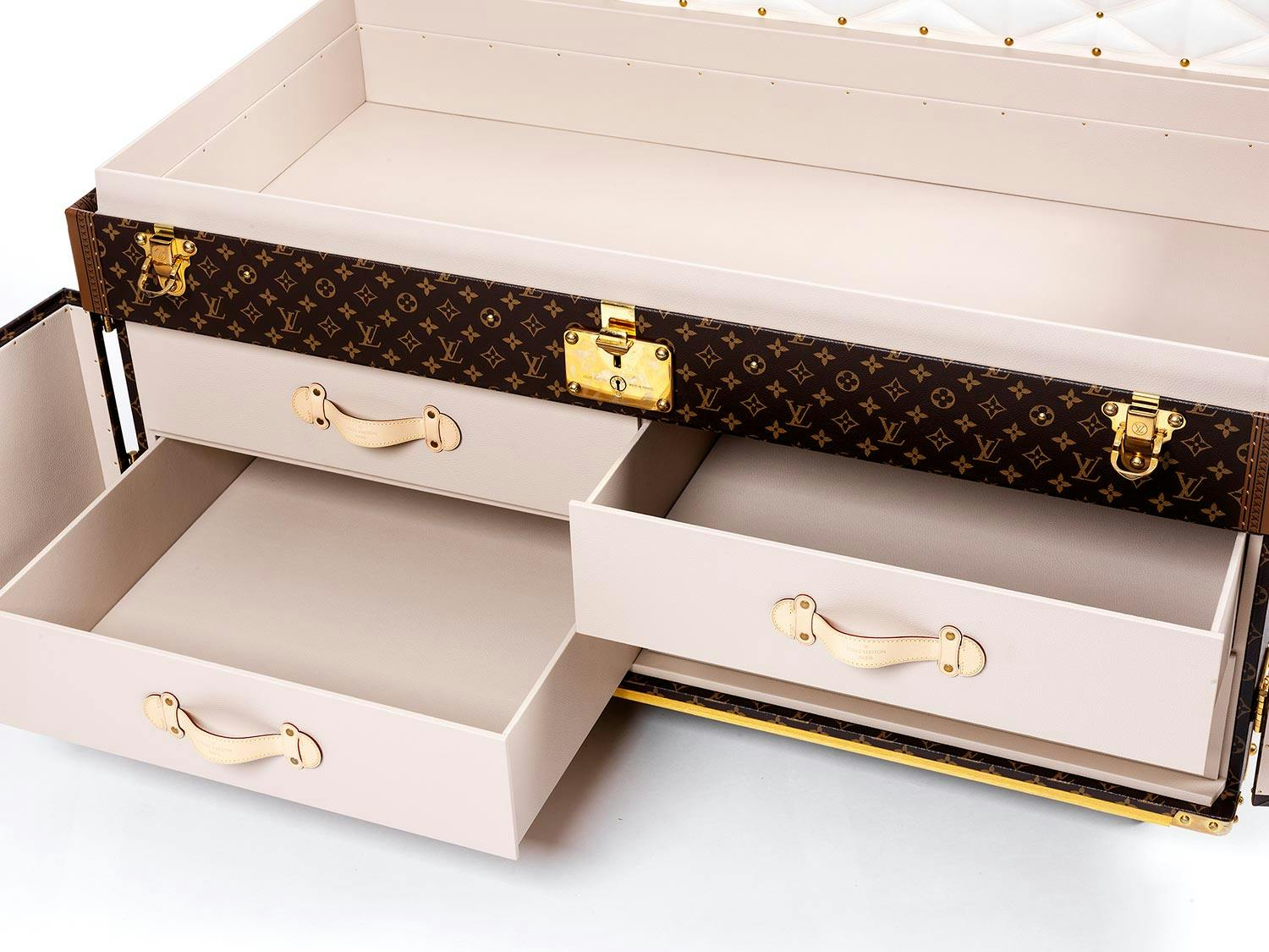 Detailabbildung: Louis Vuitton – Malle Courrier Tiroirs 2022