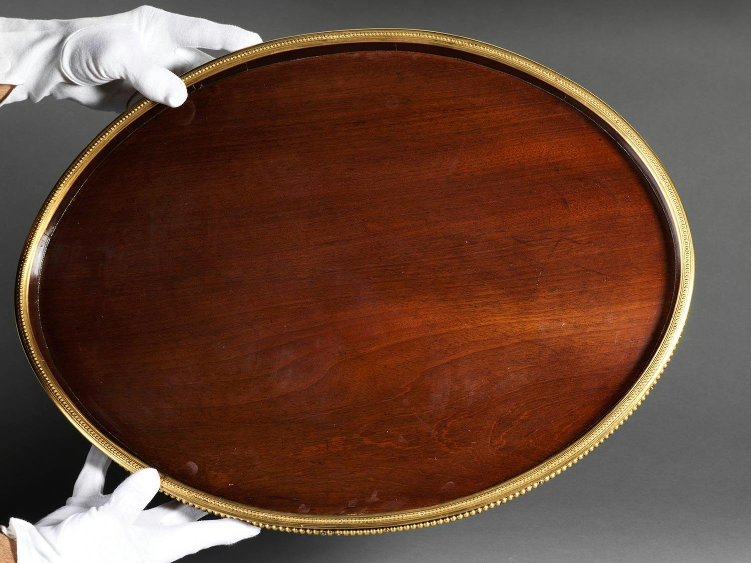 Detailabbildung: Seltener Roentgen-Tafelaufsatz