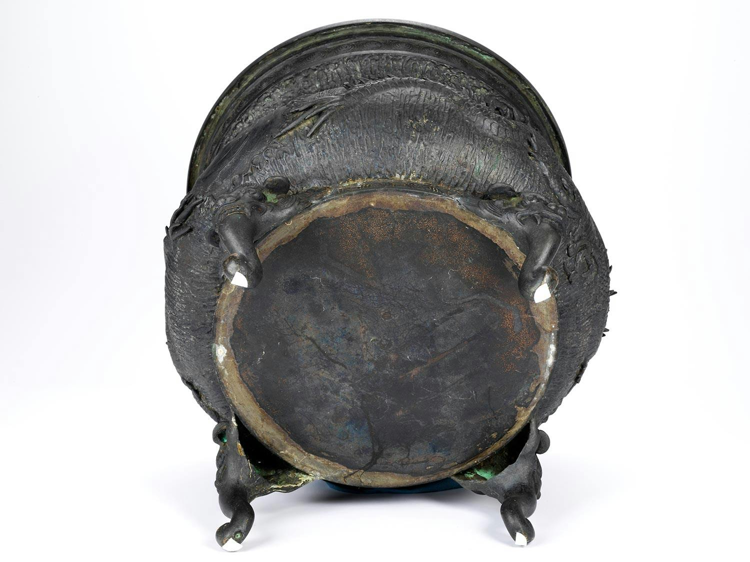 Detailabbildung: Koro mit Drachendekor