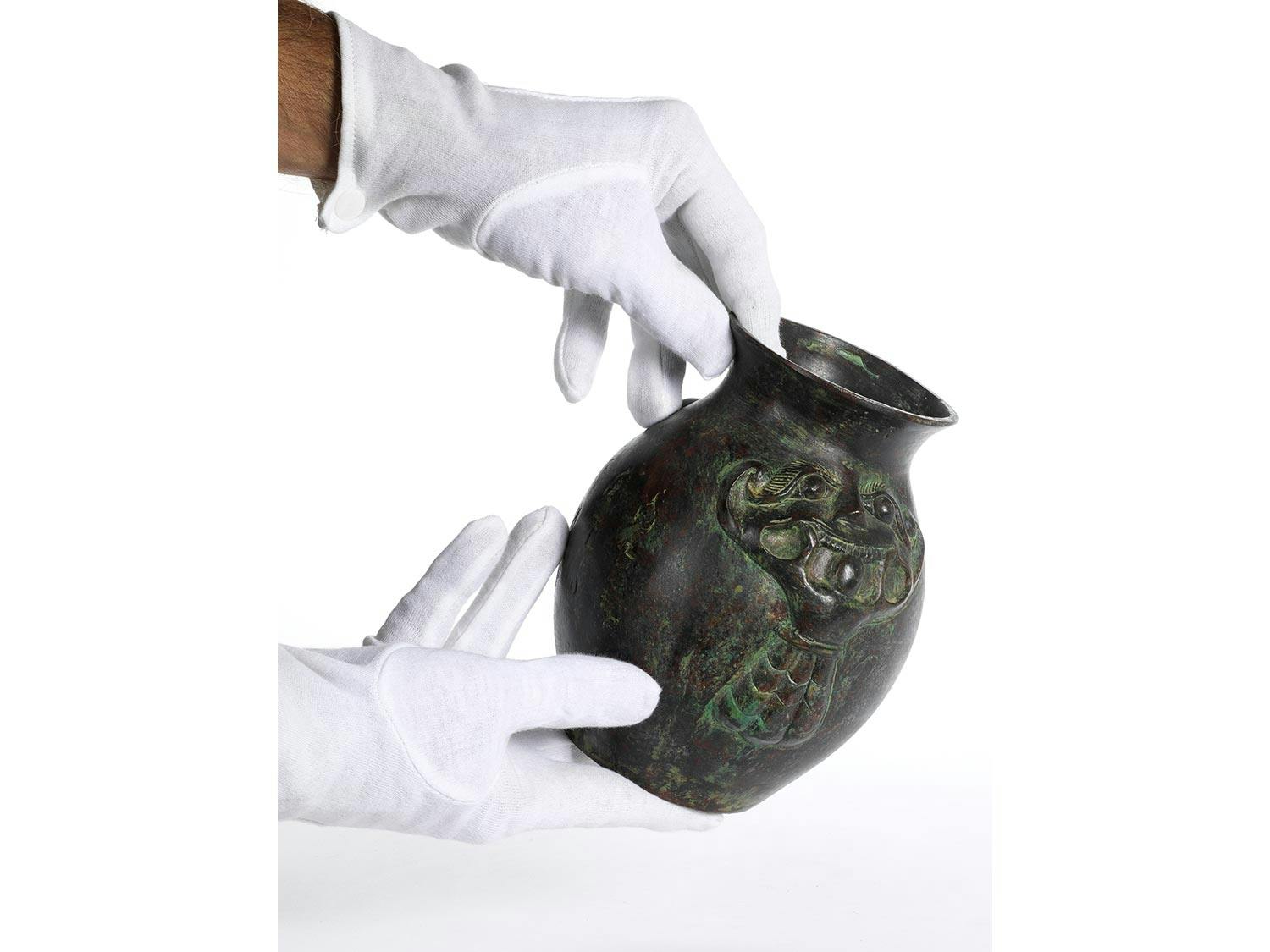 Detailabbildung: Rituelles Bronzegefäß