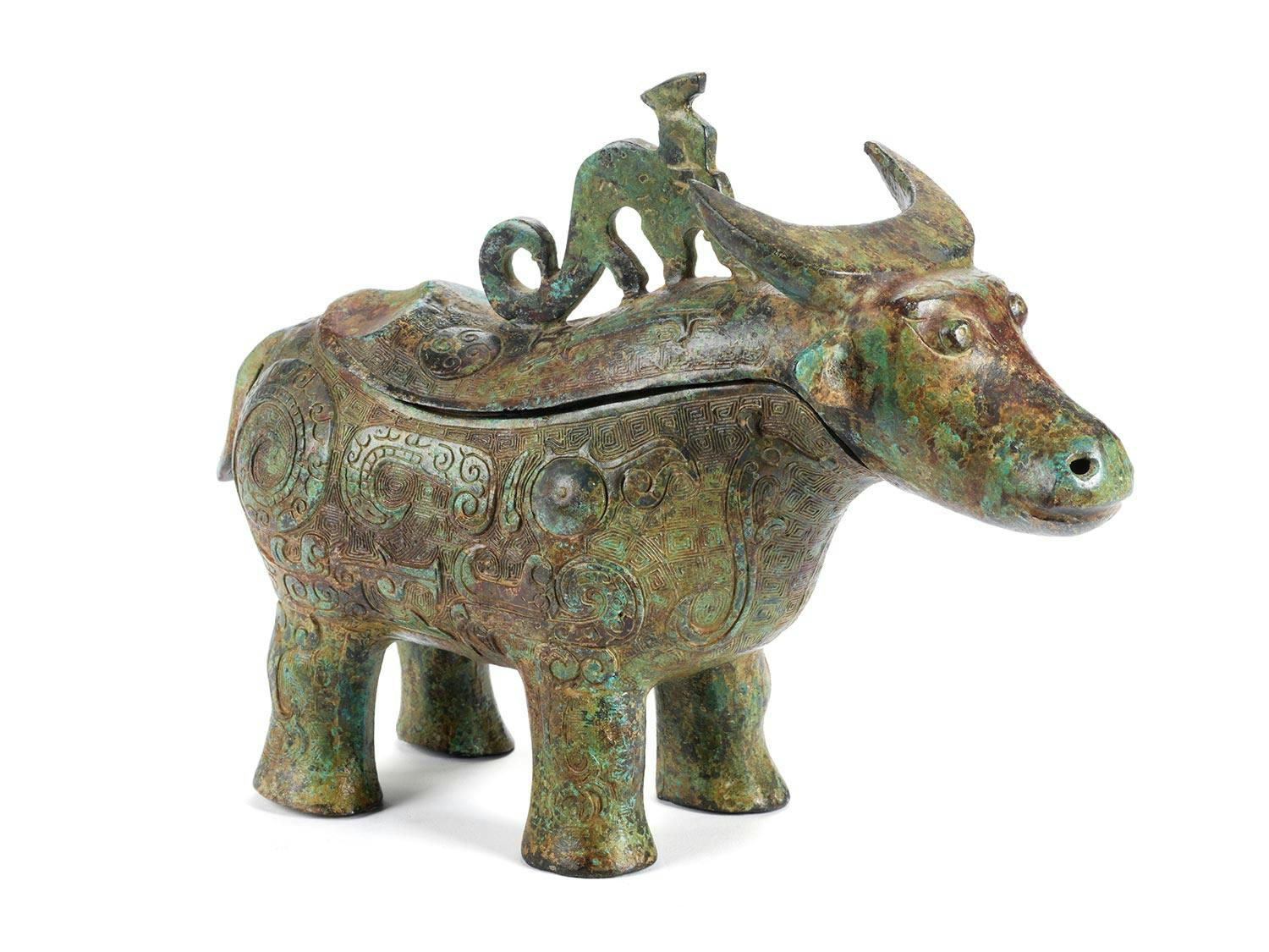 Ritualgefäß in Gestalt eines Büffels im Stil der Shang Zeit