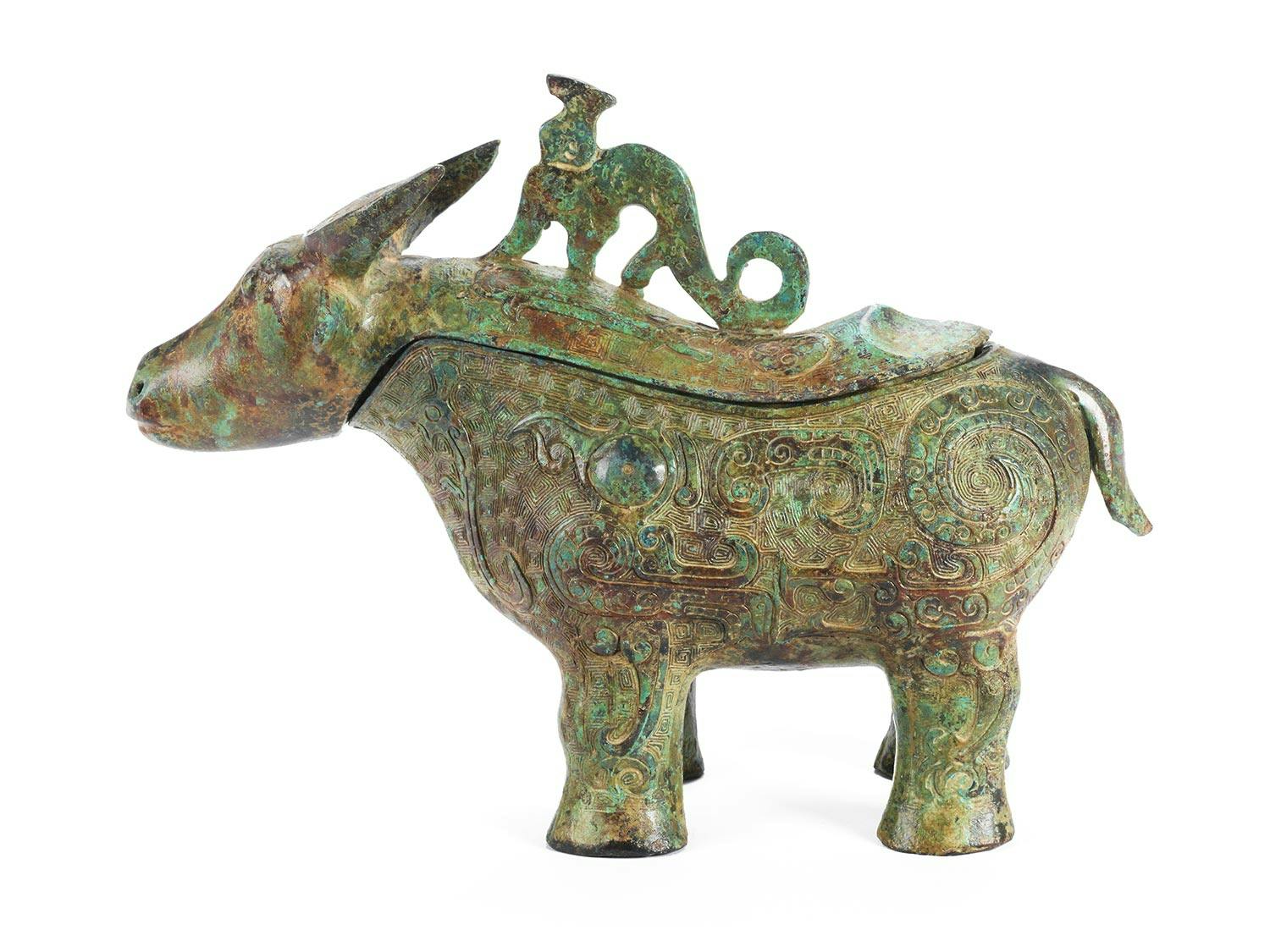 Detailabbildung: Ritualgefäß in Gestalt eines Büffels im Stil der Shang Zeit