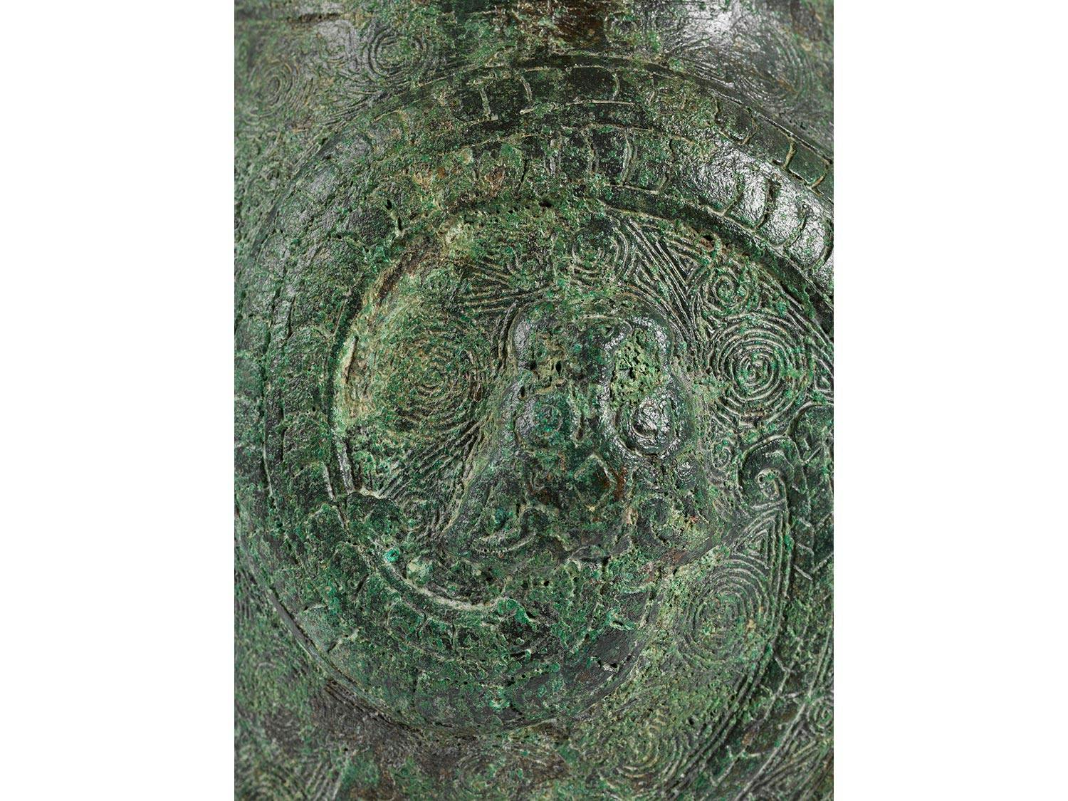 Detailabbildung: Rituelles Weingefäß in Gestalt einer Eule vom Typ Zun