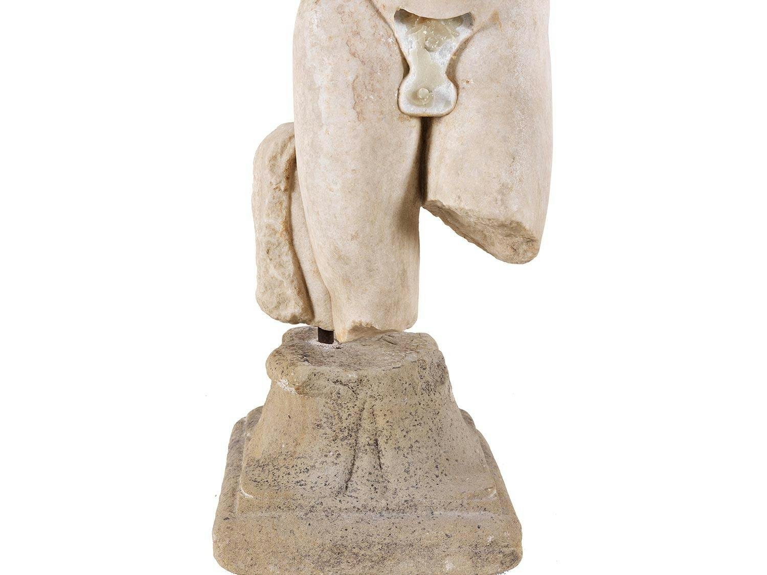 Detailabbildung: Torso eines Mannes