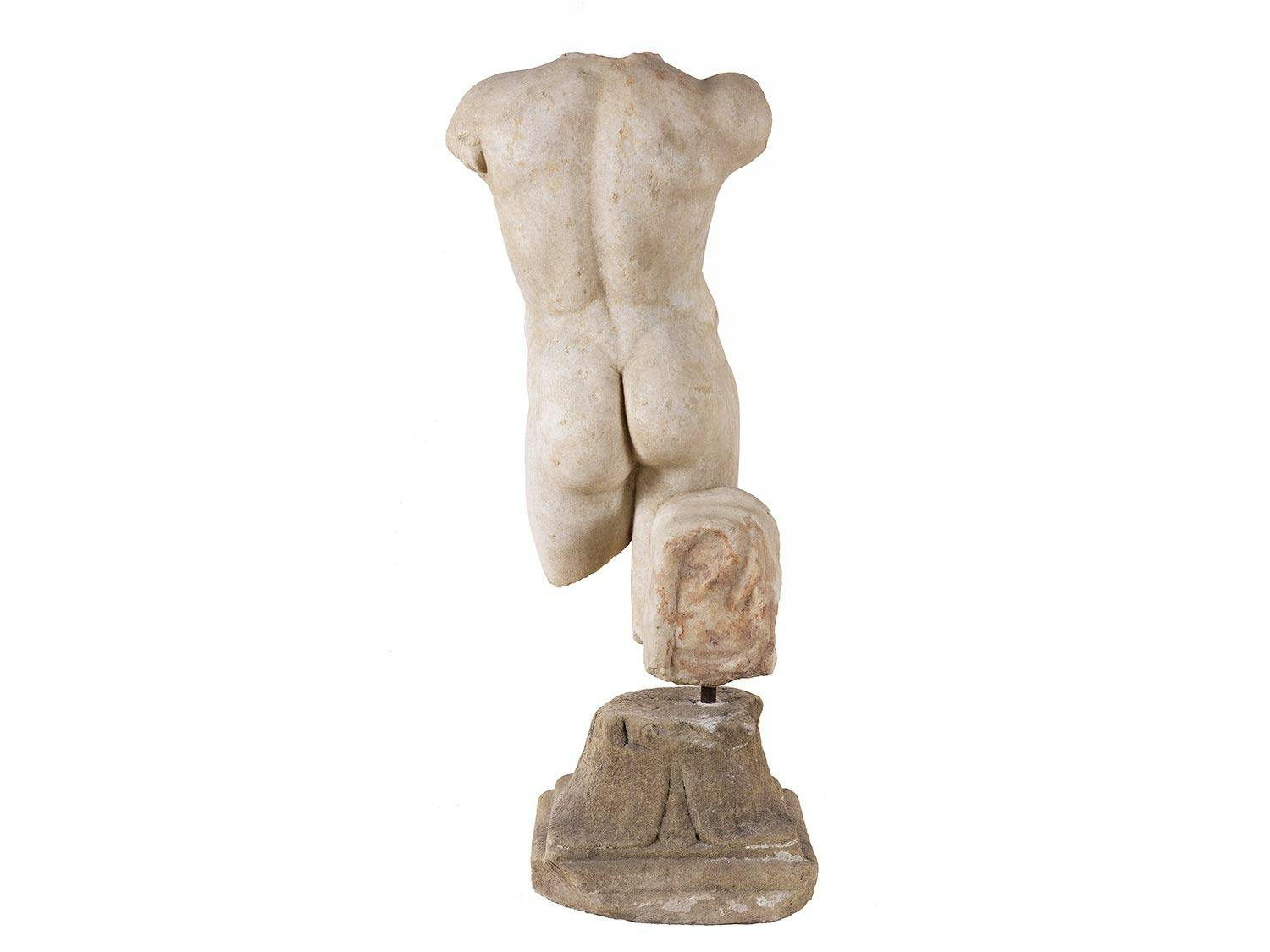 Detailabbildung: Torso eines Mannes