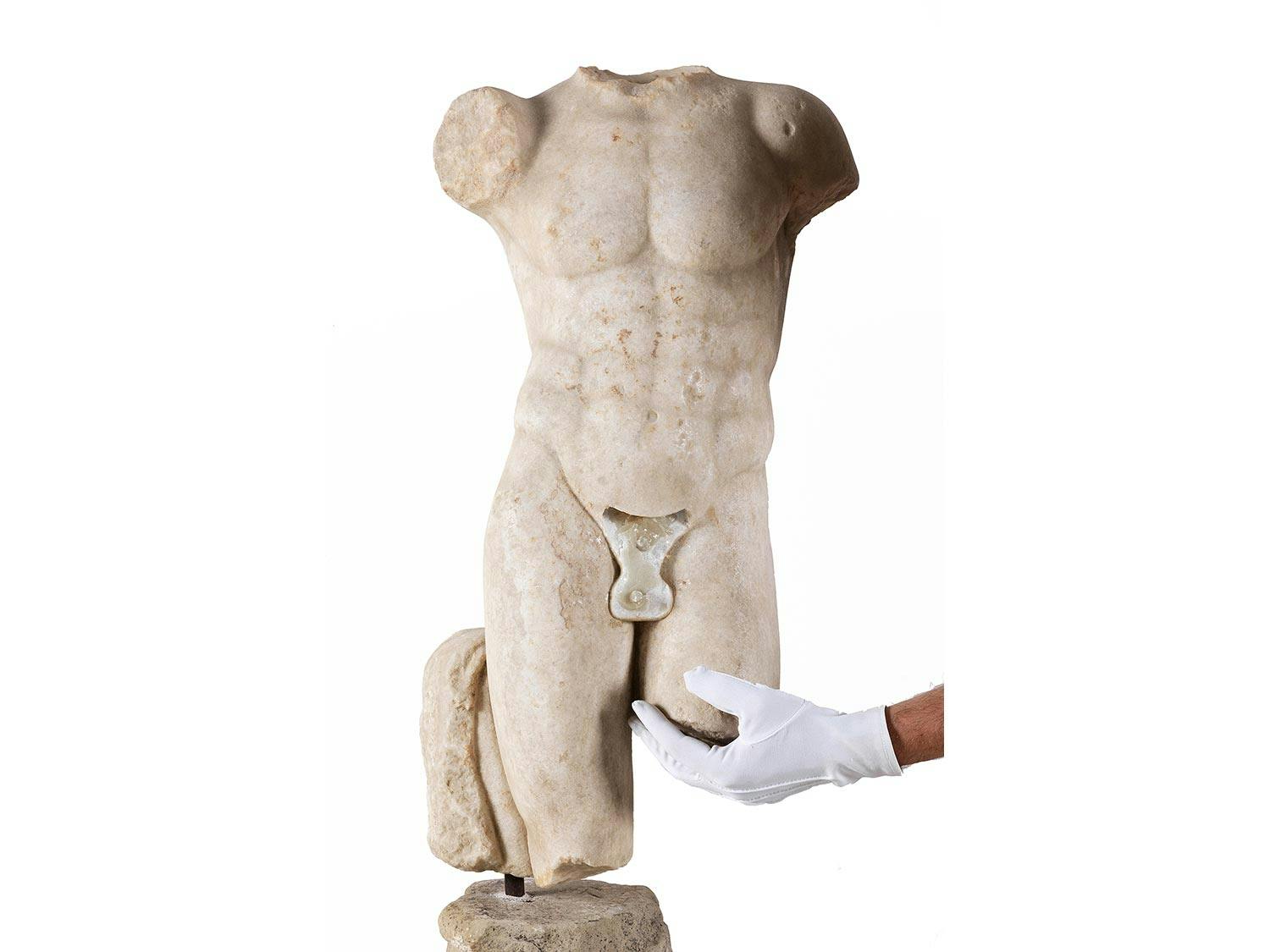 Detailabbildung: Torso eines Mannes