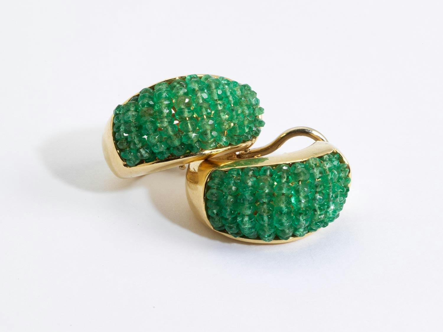 Detailabbildung: Halbkreolen mit Smaragdperlen-Besatz