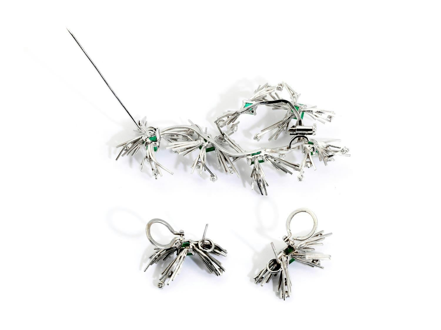Detailabbildung: Smaragd-Diamantbrosche und Ohrringe