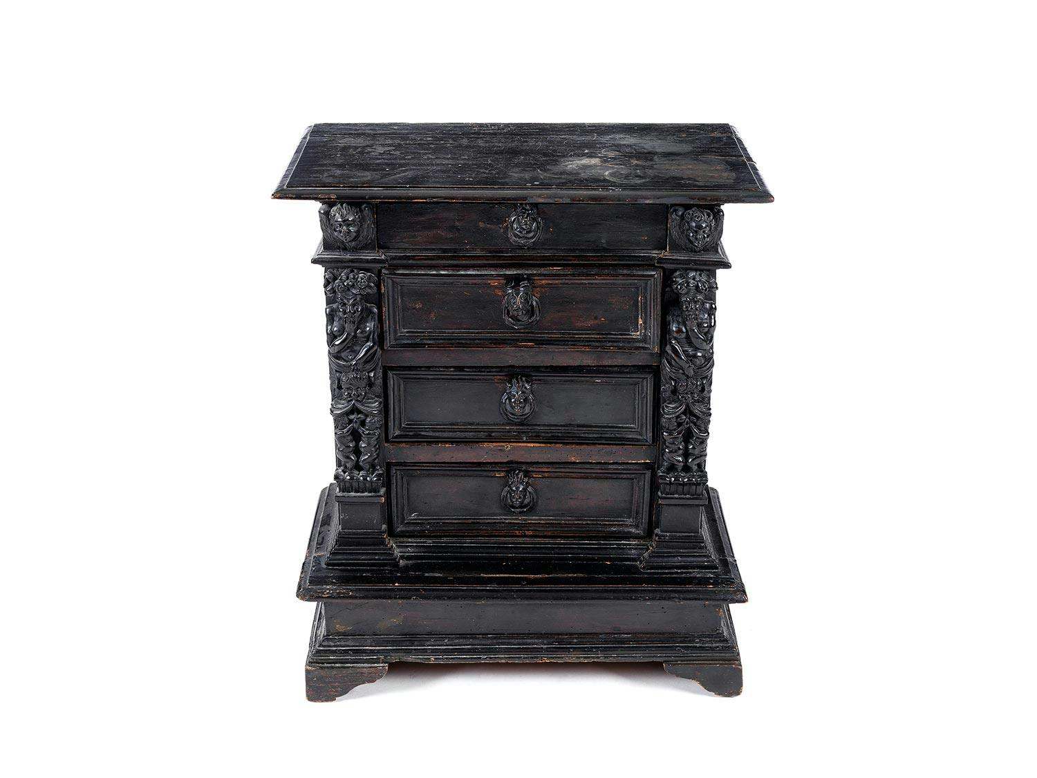 Detailabbildung: Italienische frühbarocke Kommode