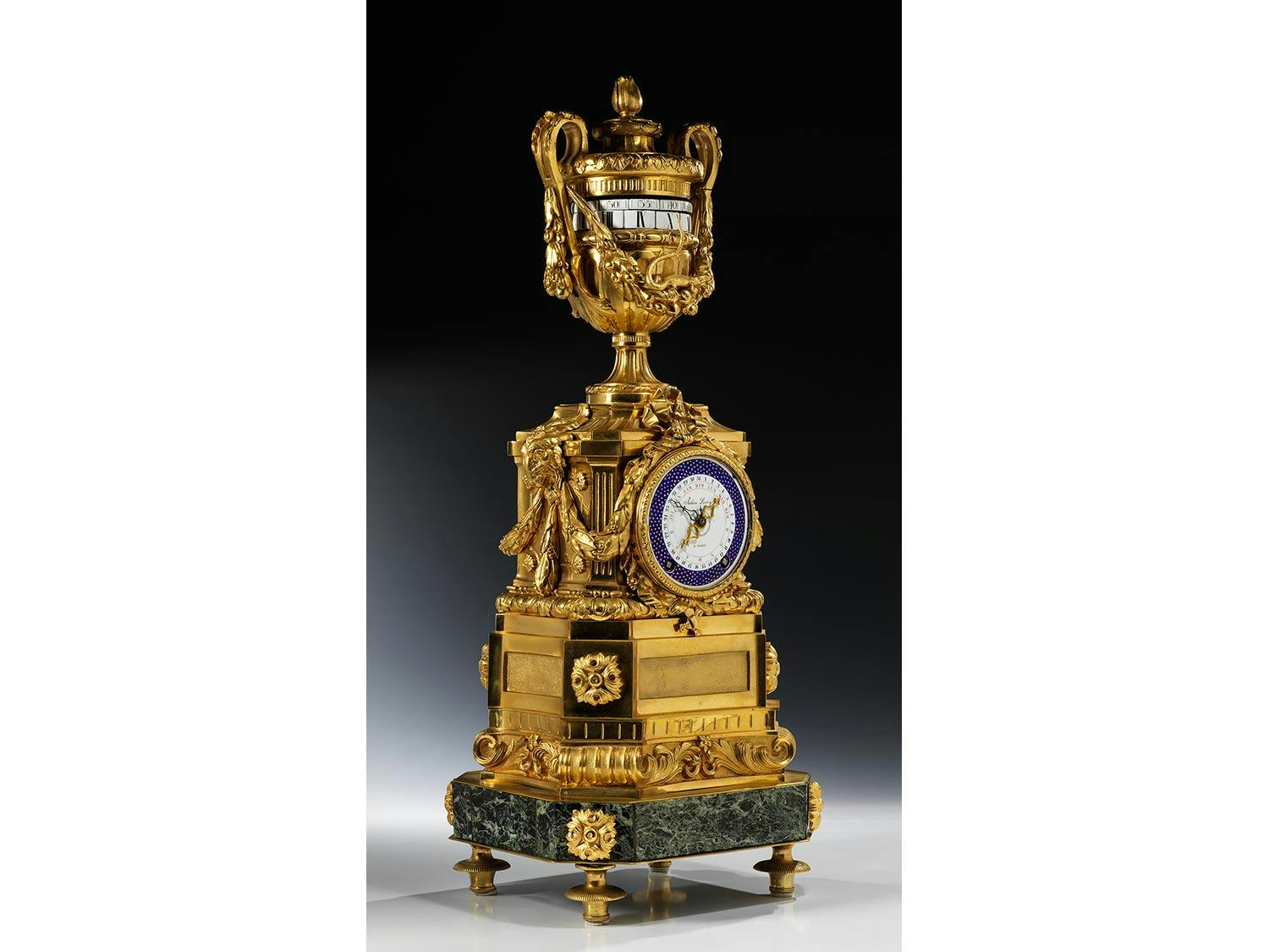 Außergewöhnliche große Salonuhr mit Kalender-Komplikation