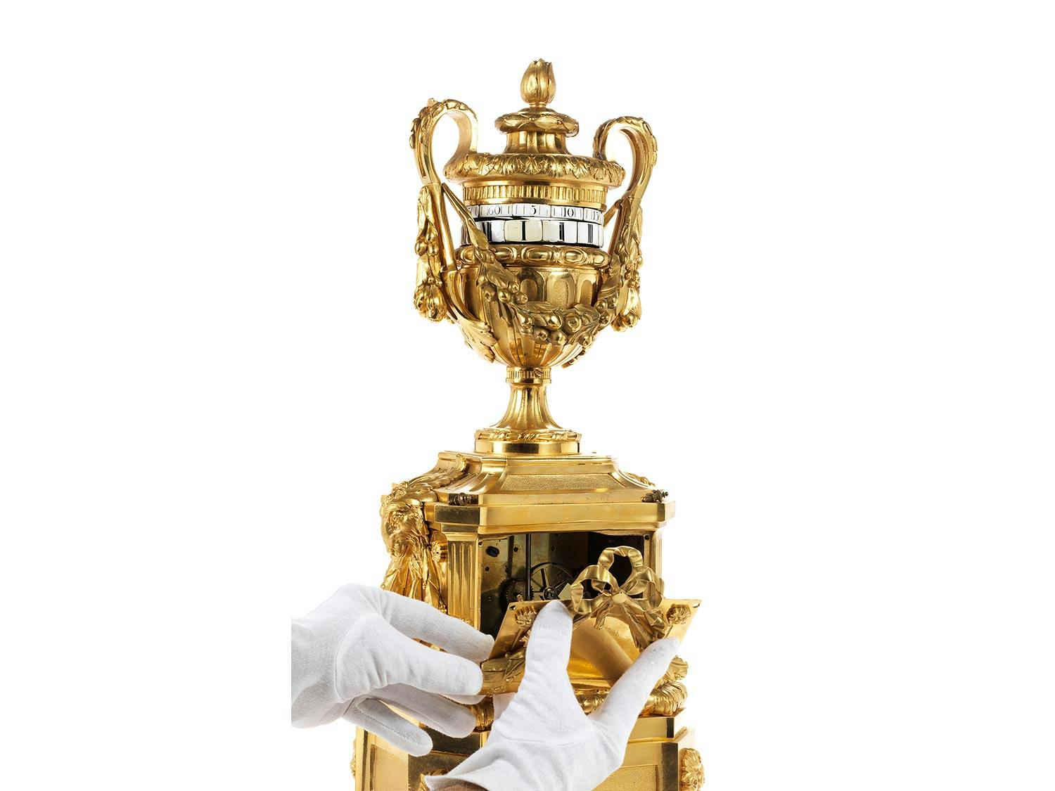 Detailabbildung: Außergewöhnliche große Salonuhr mit Kalender-Komplikation