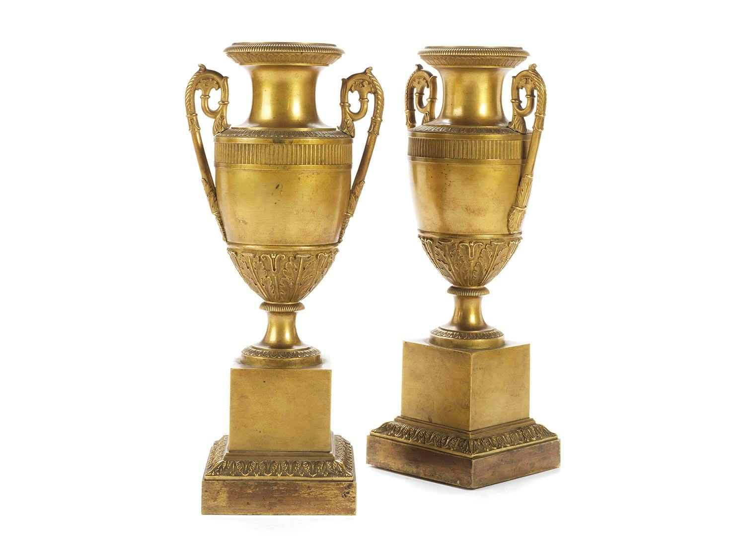 Paar Empire-Ziervasen