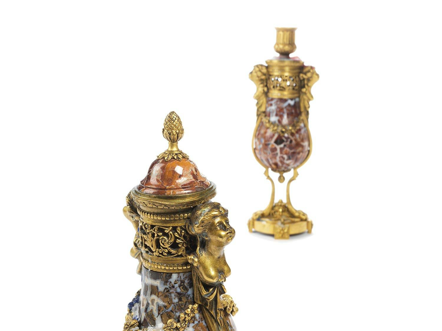 Detailabbildung: Paar höfische Louis XVI-Leuchtervasen
