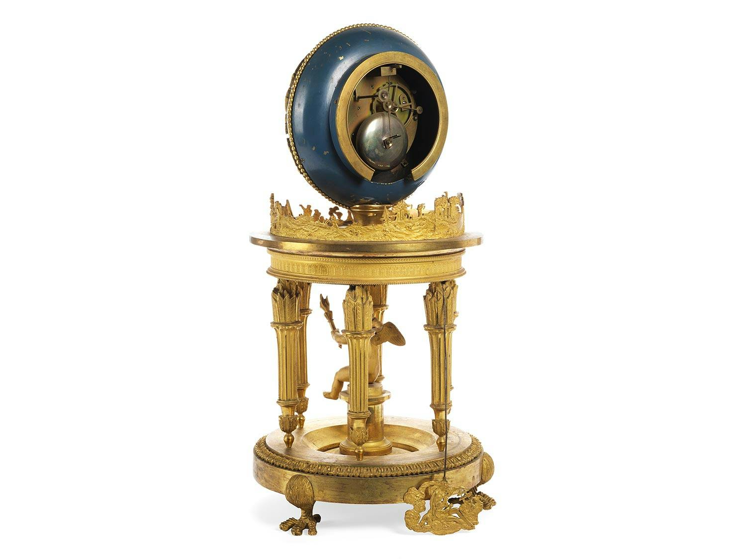 Detailabbildung: Seltene Pariser „Tempeluhr“ mit Amor- und Sternzeichenmotiven