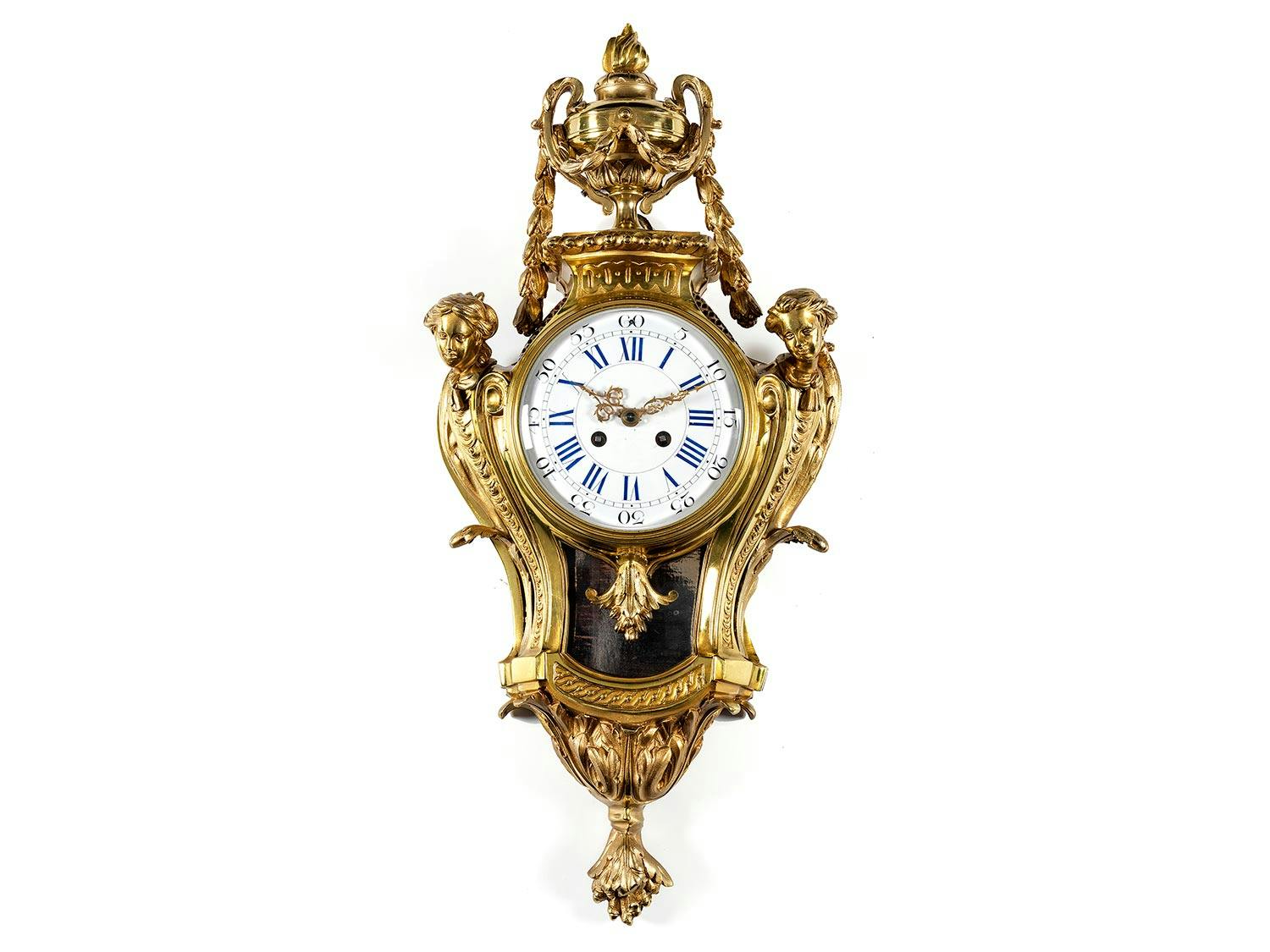 Carteluhr mit Flammvase