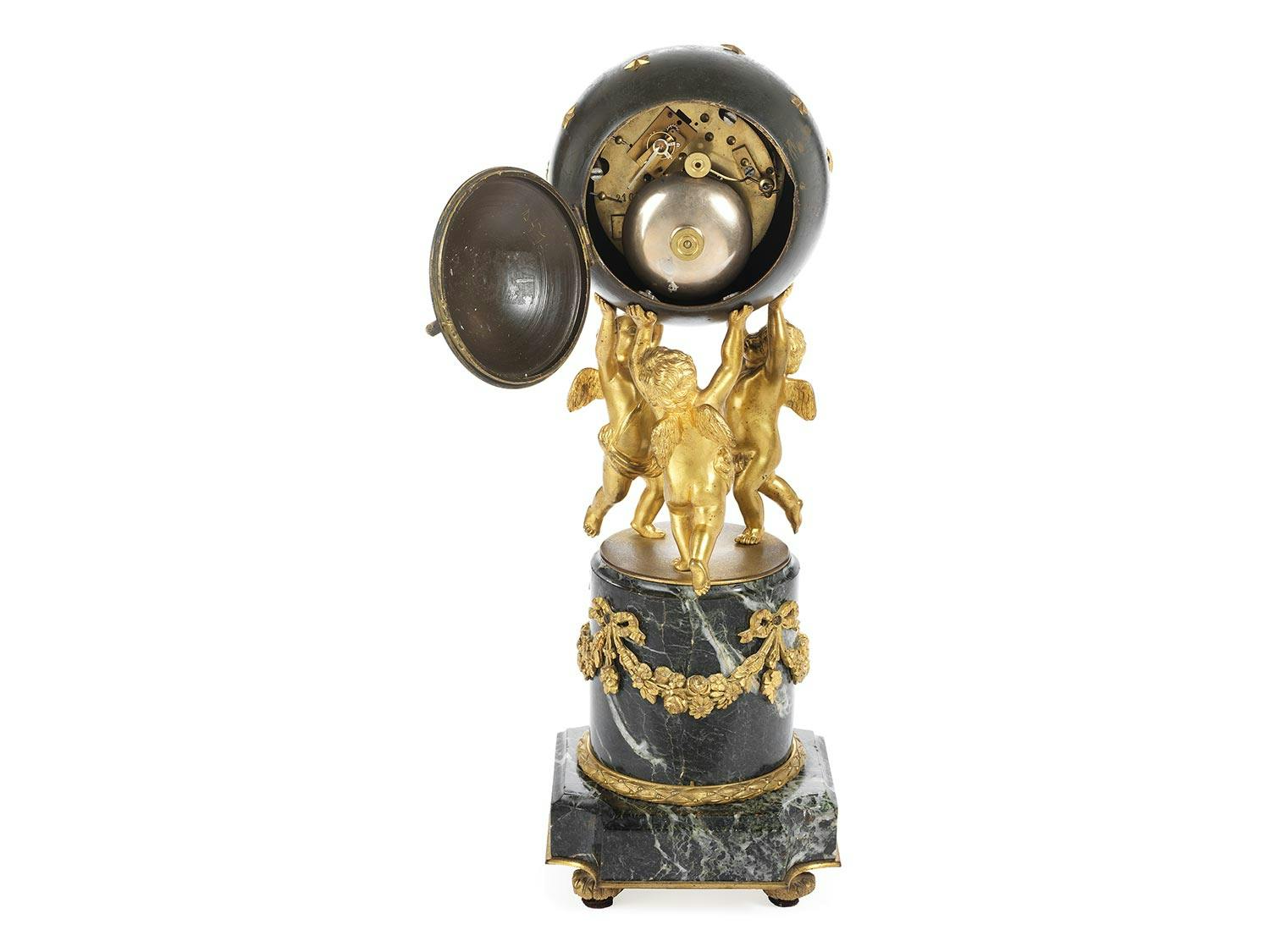 Detailabbildung: Außergewöhnliche Globus-Kommoden- oder Kaminuhr