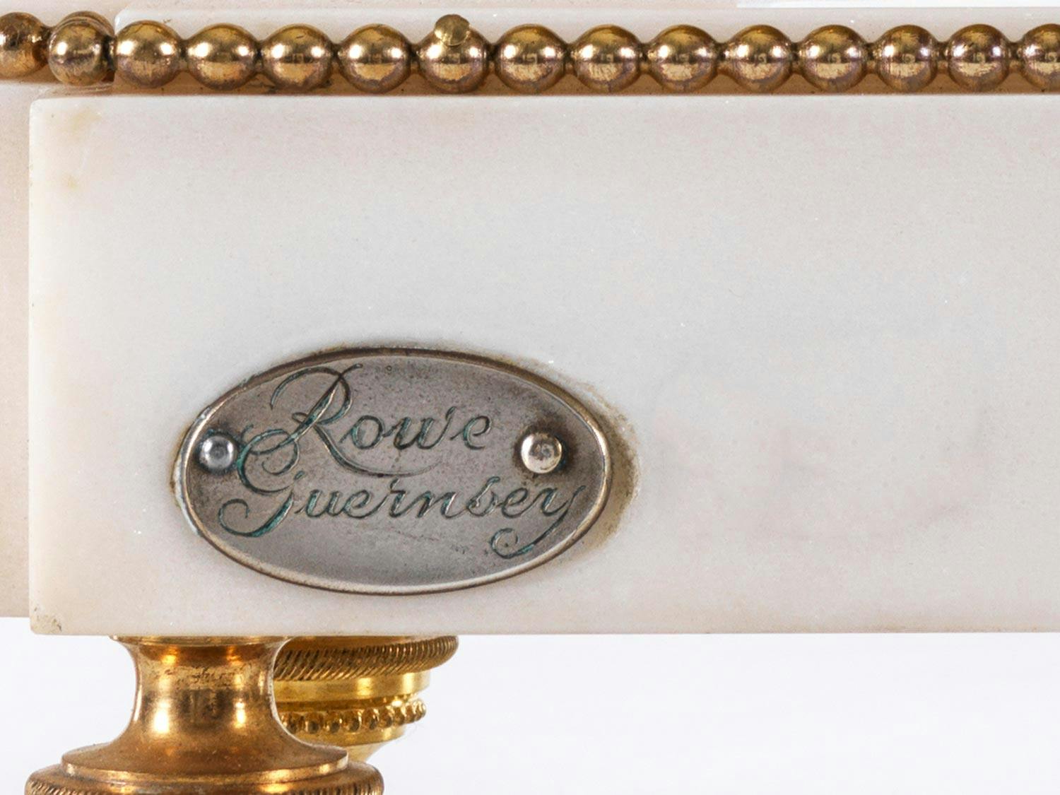 Detailabbildung: Pendule mit Pfeil schleifendem Amor