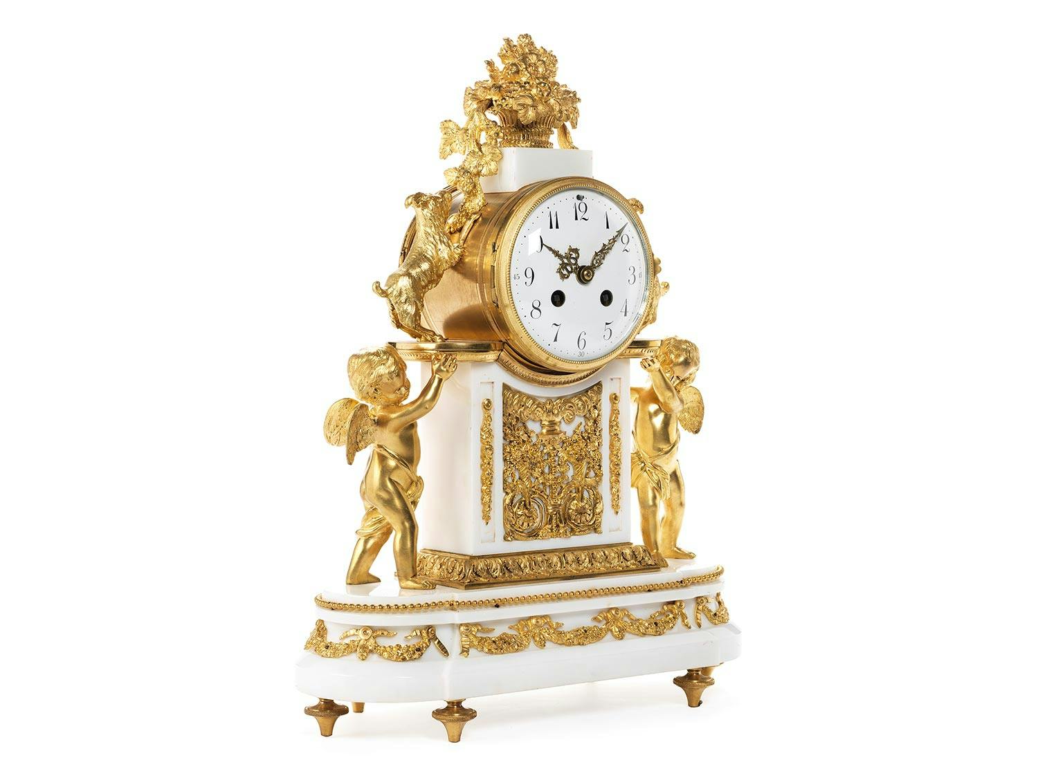 Detailabbildung: Elegante Kaminuhr im Louis XVI-Stil