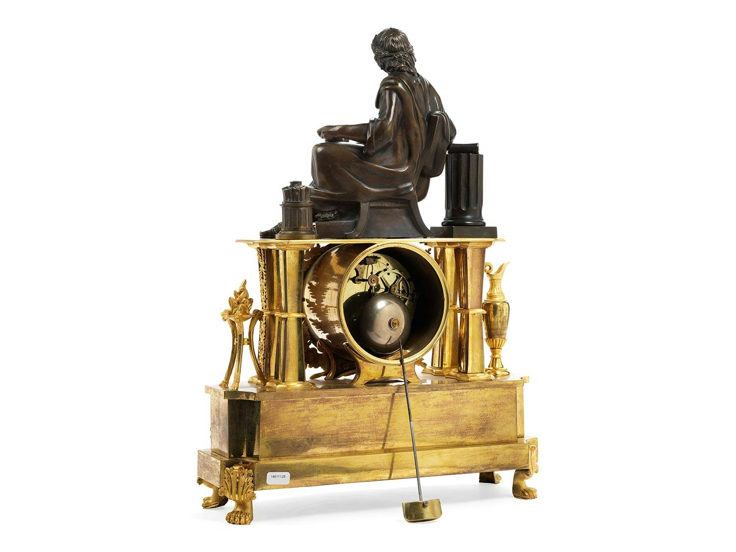 Detailabbildung: Französische Kaminuhr mit Bronzefigur einer antiken Dichtergestalt