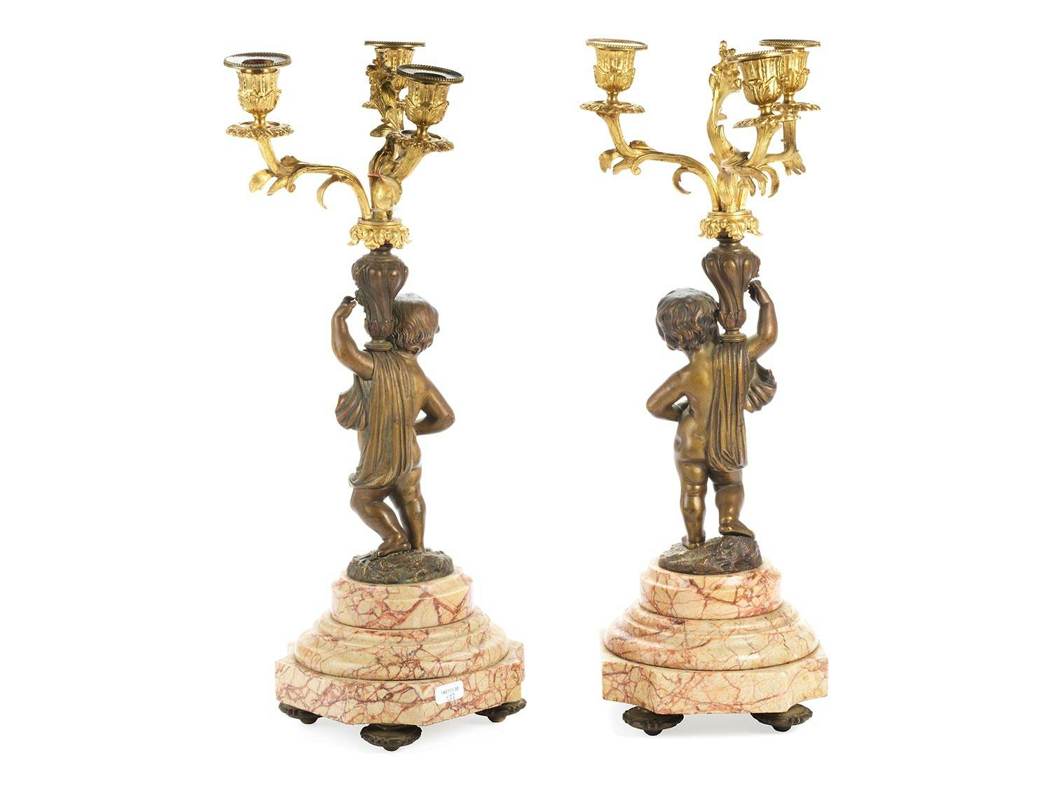 Detailabbildung: Paar figürlich gestaltete Kaminleuchter im Louis XV-Stil