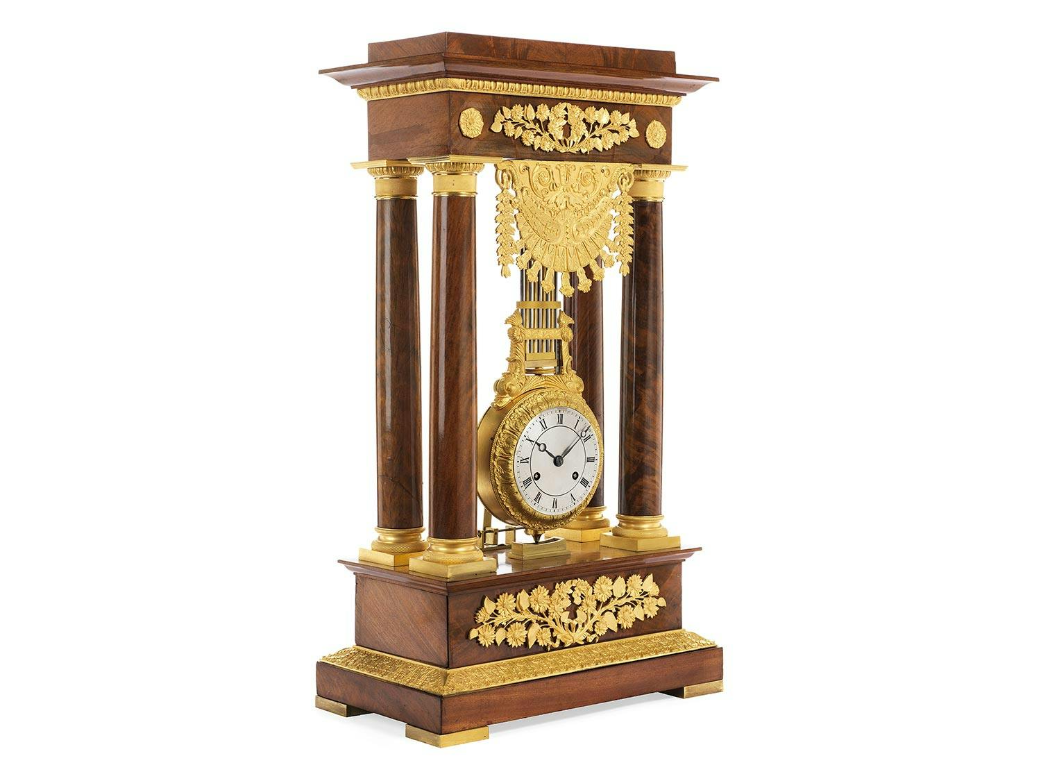 Seltene französische Kommodenuhr mit Pendel-Uhrwerk