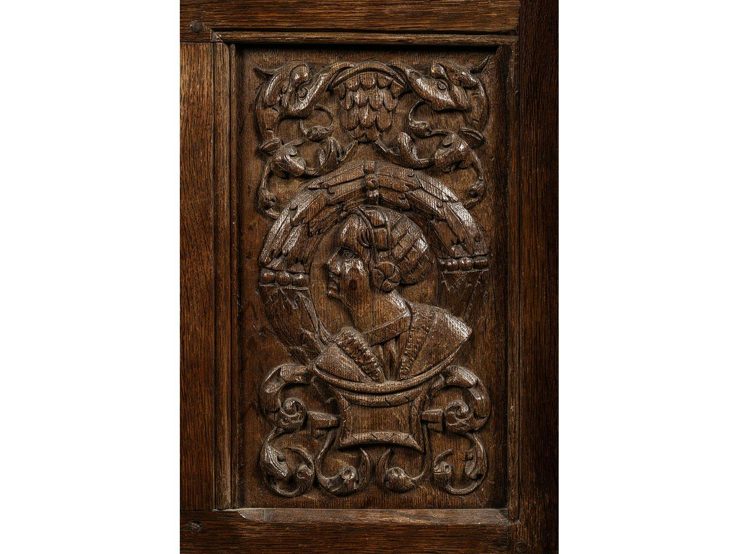 Detailabbildung: Bedeutender und seltener Schrank aus der Frührenaissance