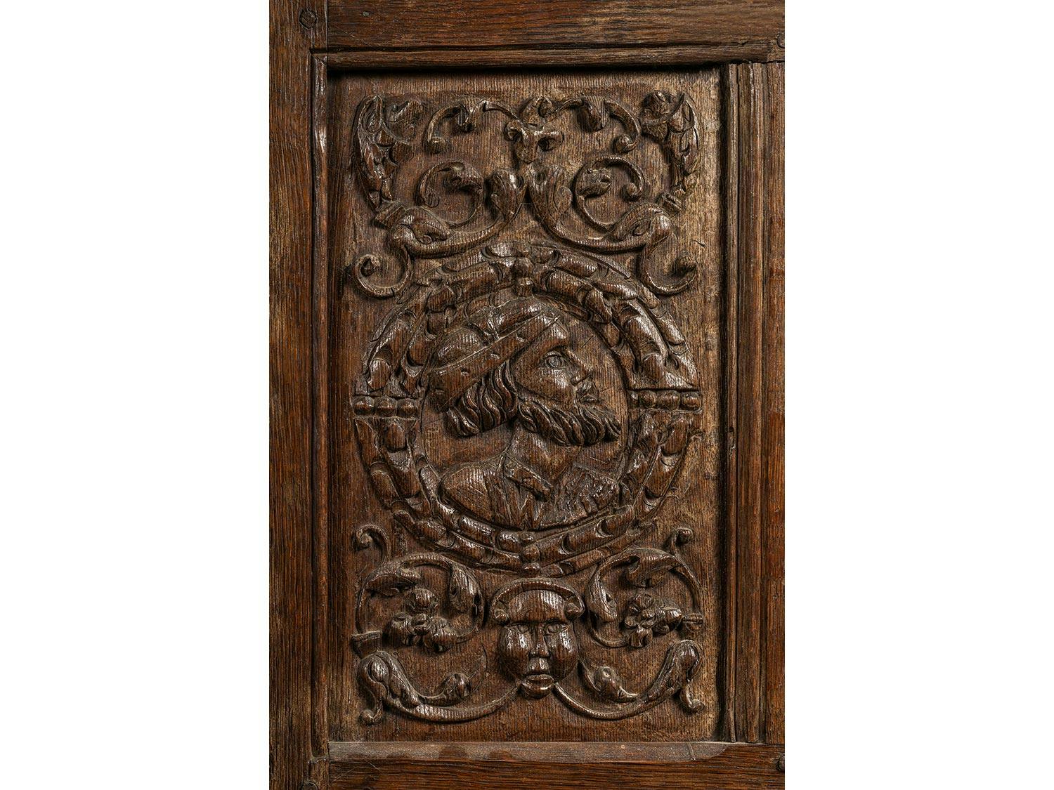 Detailabbildung: Bedeutender und seltener Schrank aus der Frührenaissance