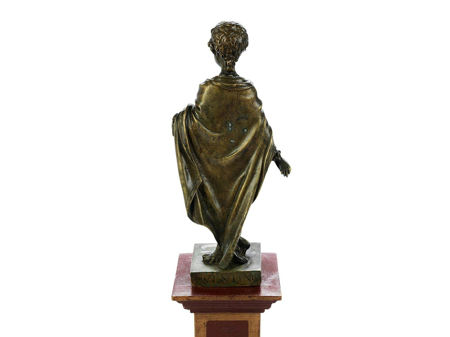 Detailabbildung: Museale Bronzefigur eines Jünglings