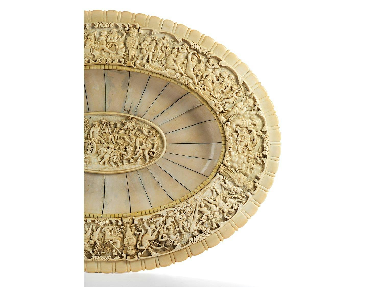Detailabbildung: Große ovale Elfenbein-Prunkplatte mit Bacchus-Thematik