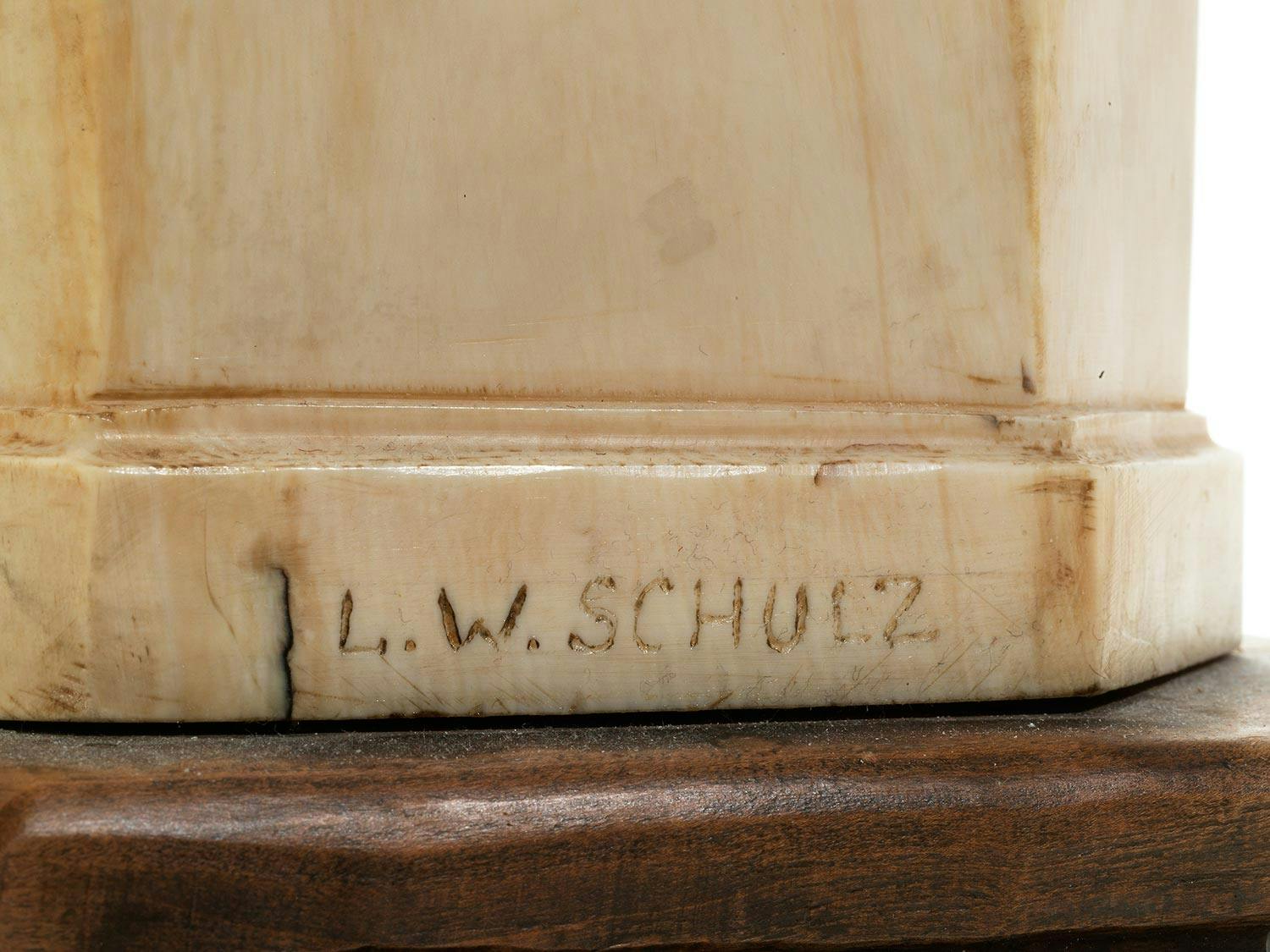 Detailabbildung: Große Elfenbeingruppe Maria mit dem Kinde