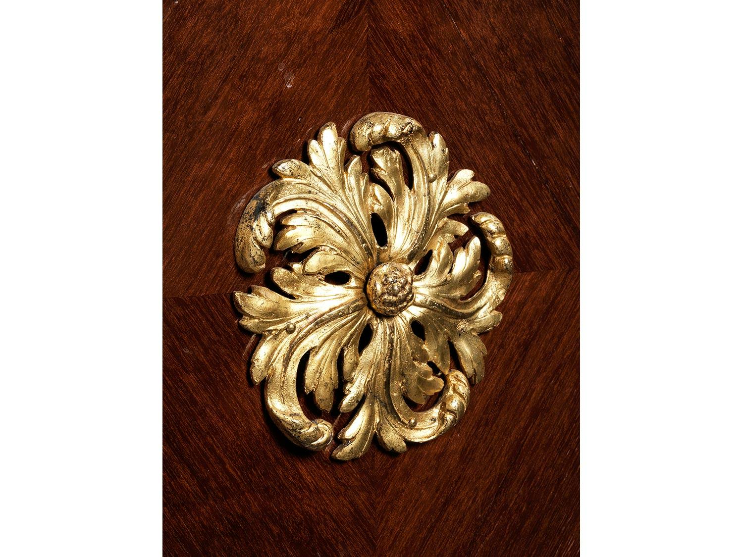 Detailabbildung: Régence-Kommode