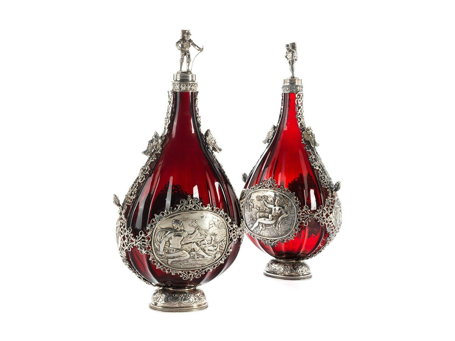 Paar Rubinglas-Pilgerflaschen mit reicher Silbermontierung