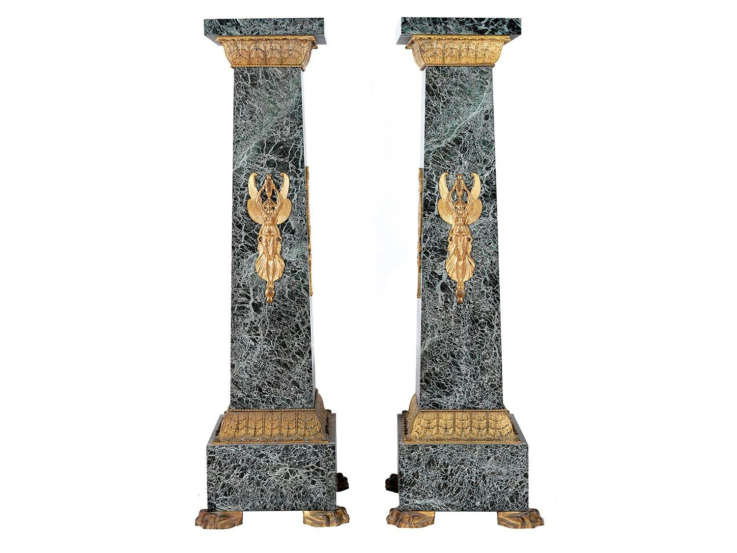 Paar Podeste im Empire-Stil