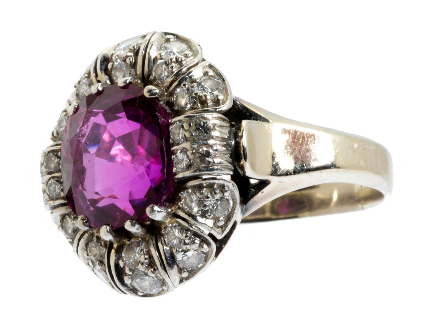 Detailabbildung: Natürlicher Burma-Rubin-Diamantring