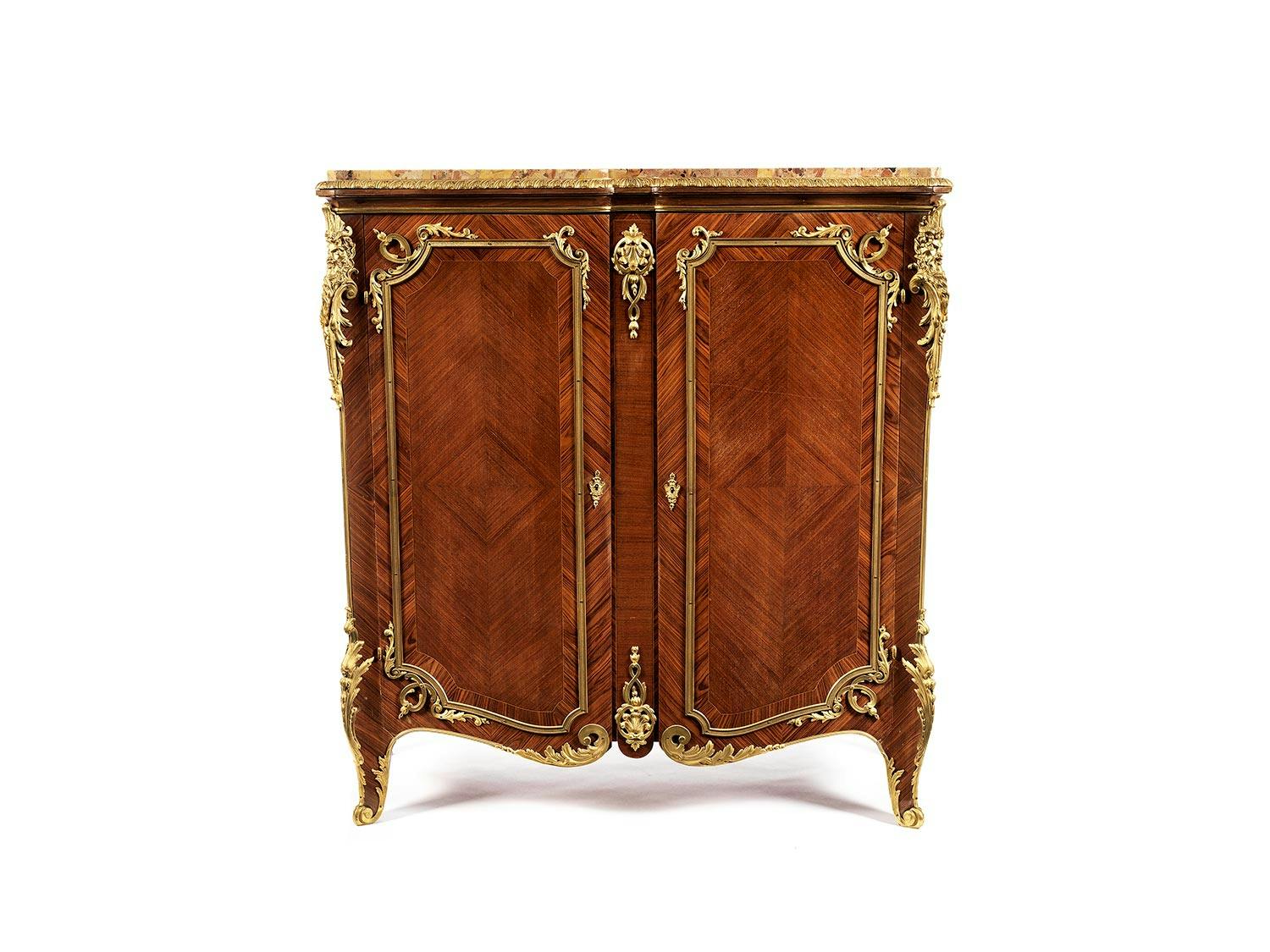 Halbschrank im Louis XV-Stil